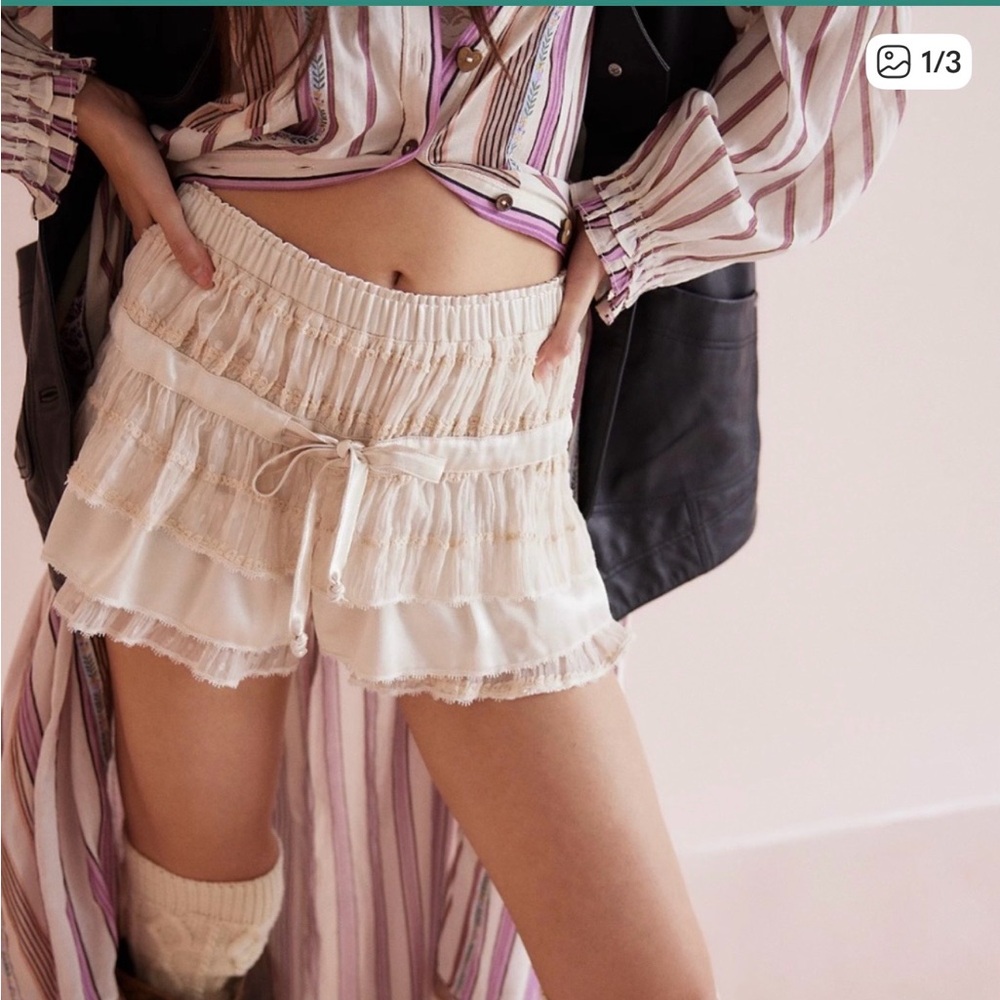 🤞🏼🤞🏼ISO*** Free People Cream Camille High Waist Ruffle Shorts